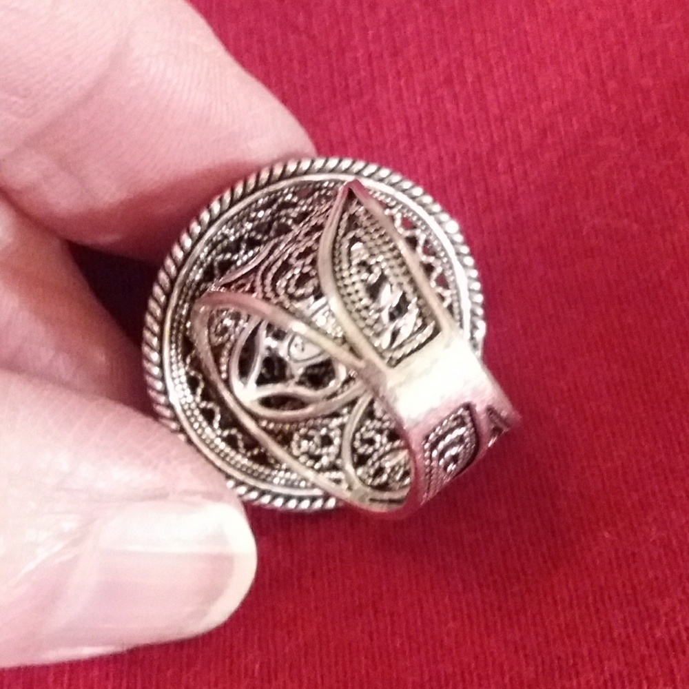 Ring - Picture 2 of 4